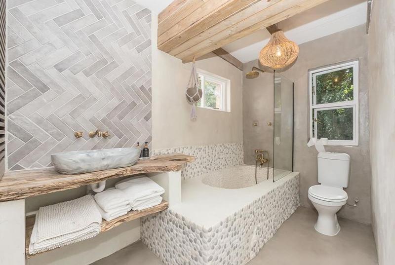 8 Bedroom Property for Sale in Hout Bay Western Cape